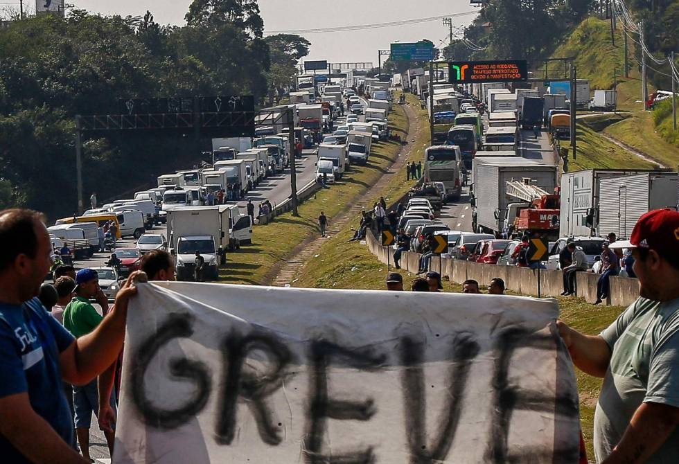 Lei do frete é sancionada e anistia à multas vetada por Temer.
