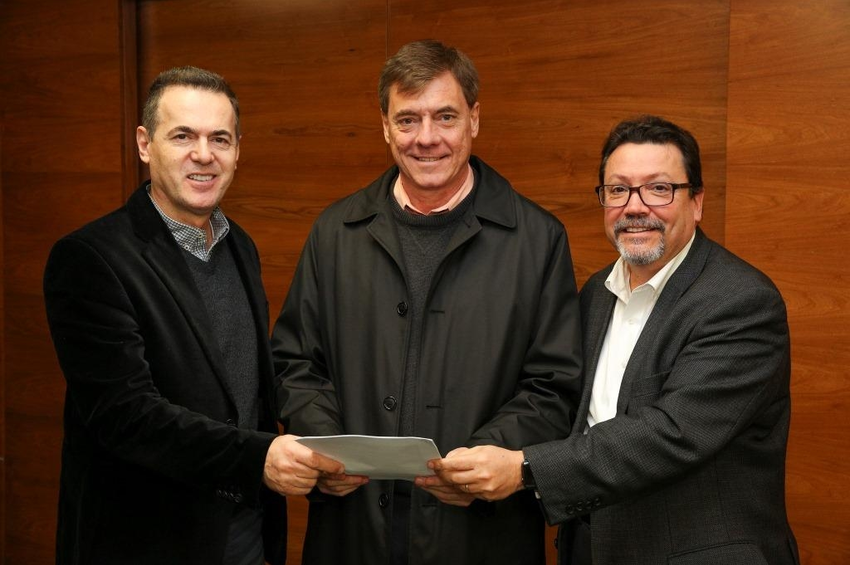 Alexandre Randon com CEO da Marcopolo, Francisco Gomes Neto, e Sérgio de Carvalho (Fras-le) - foto: João Lazzarotto 
