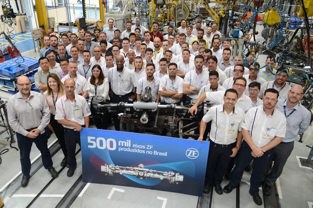 ZF atinge a marca de 500 mil eixos produzidos no Brasil.