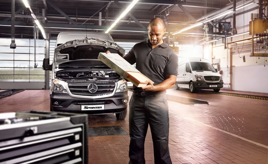 Mercedes-Benz lança revisão com preço fixo para linha Sprinter.