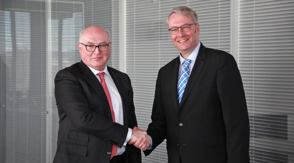 ZF e Faurecia firmam parceria estratégica .