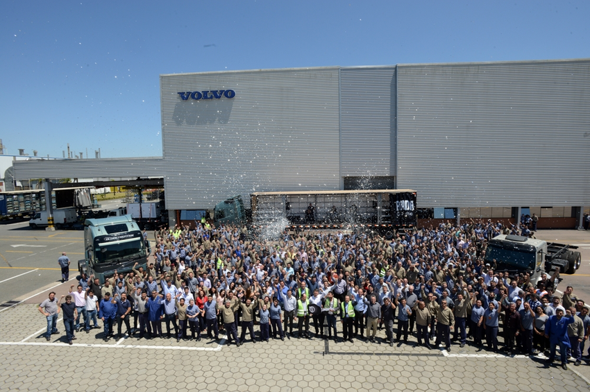 D’Granel Transporte recebe FH na fábrica da Volvo, em Curitiba (PR).