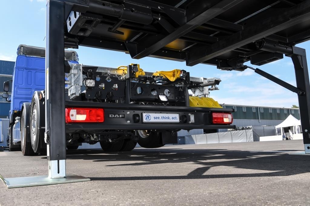 Tecnologia inteligente da ZF aumenta a eficiência e a segurança da logística nos terminais de carga e descarga.