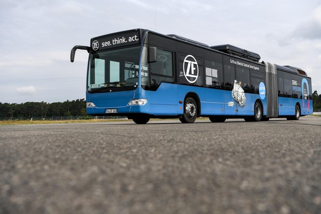 Soluções de tração elétrica da ZF facilitam transição para a eletromobilidade às montadoras de veículos comerciais.