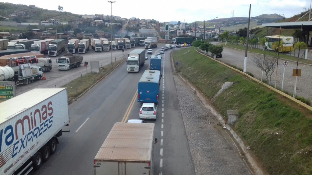 Para retomar transporte de carga, empresas ignoram tabela de frete.