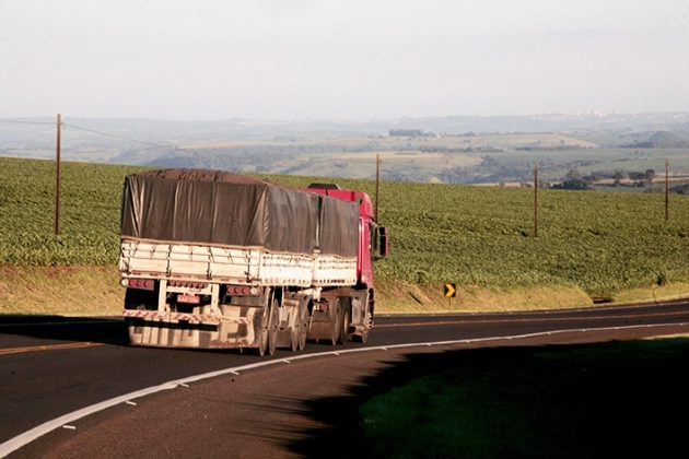 Com tabelamento de frete, produtor já calcula safra mais cara.