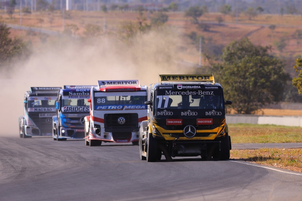 André Marques vence e fatura a Segunda Copa Truck Regional.