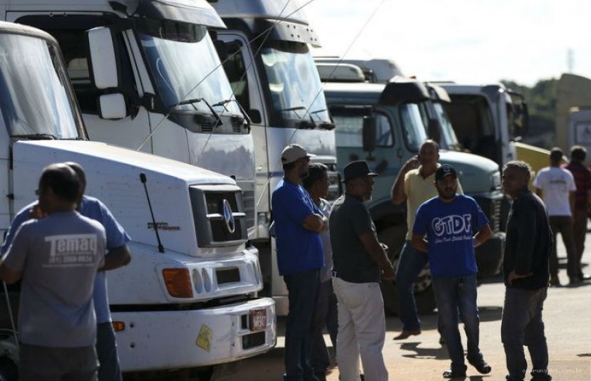 Fetrabens realiza segundo curso para auxiliar caminhoneiros no cálculo de fretes.