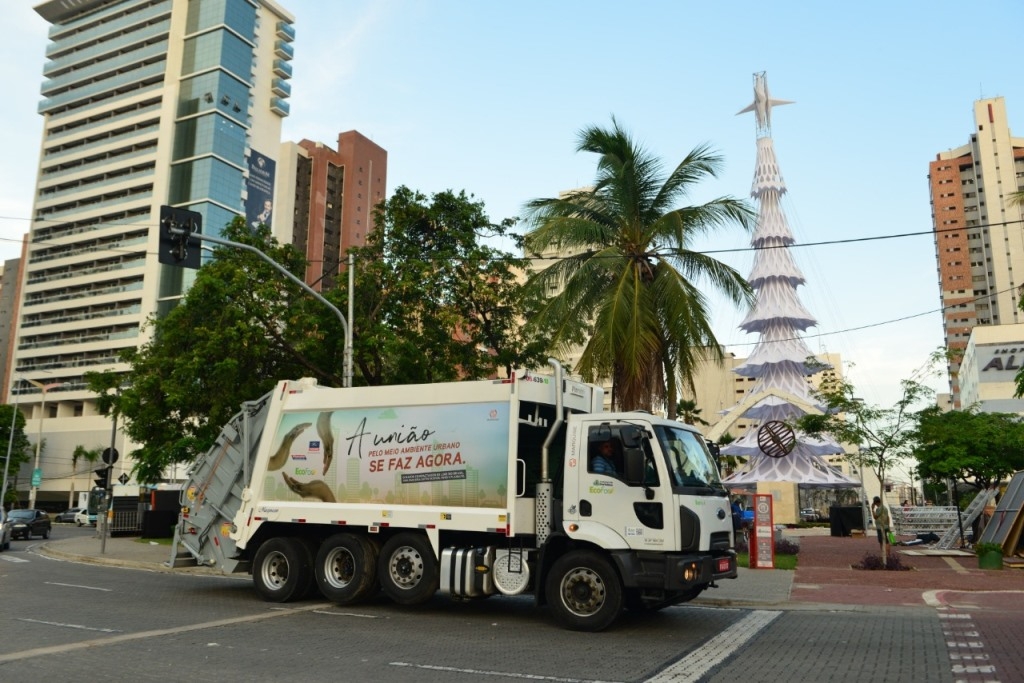 Ford inicia teste do Cargo Kolector com compactador de 24 metros cúbicos.