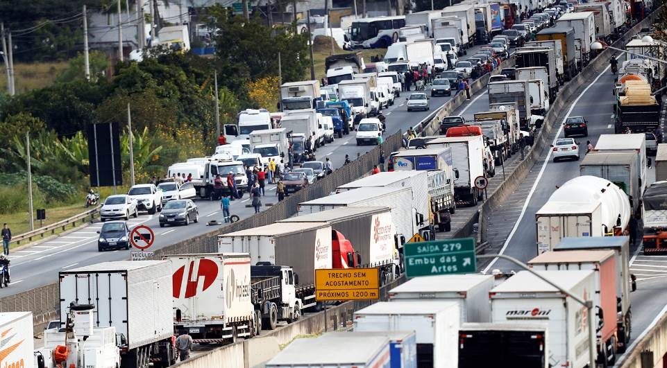 Boataria nas redes sociais sobre nova greve dos caminhoneiros.