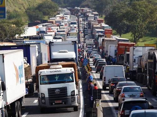 Fetrancesc diz que vai pressionar deputados a derrubarem o veto a anistia das multas na greve dos caminhoneiros.