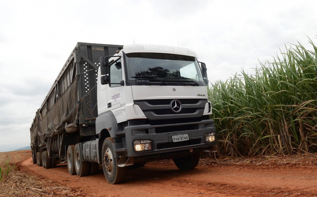 Caminhões extrapesados Actros e Axor são atrações na Fenasucro & Agrocana 2018.