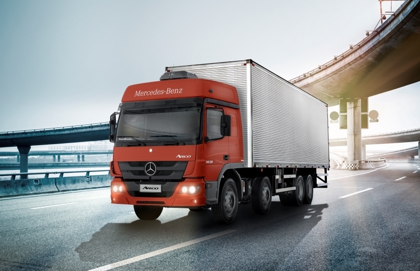 Mercedes-Benz promove testes com caminhões Actros e Atego na semana do motorista.