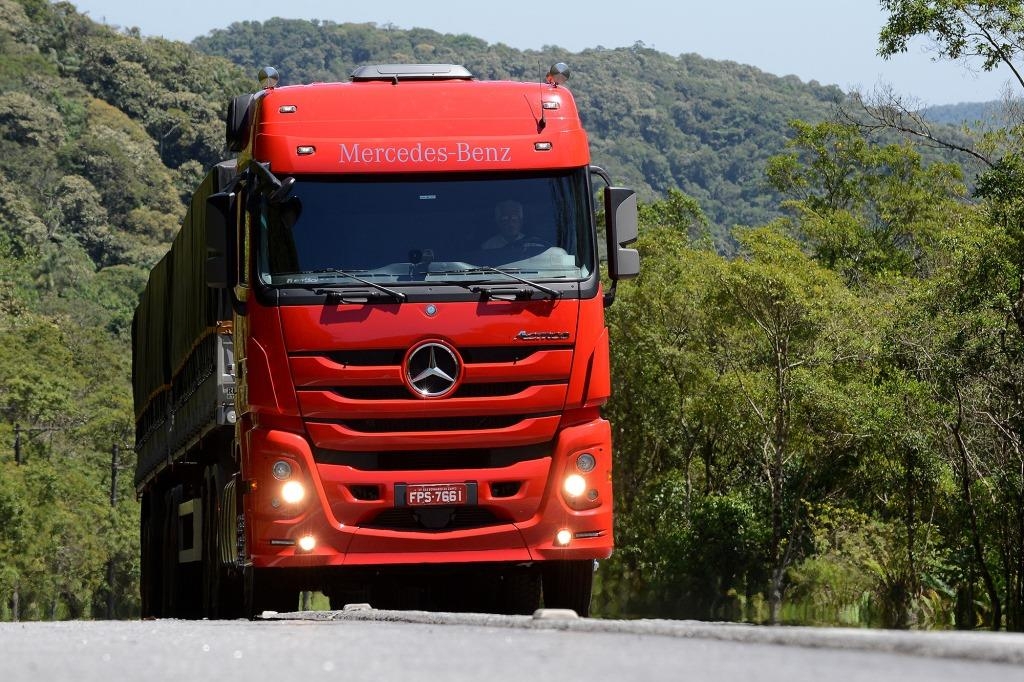 Caminhão Mercedes-Benz Actros 2651 é destaque na maior feira agro da região Norte.
