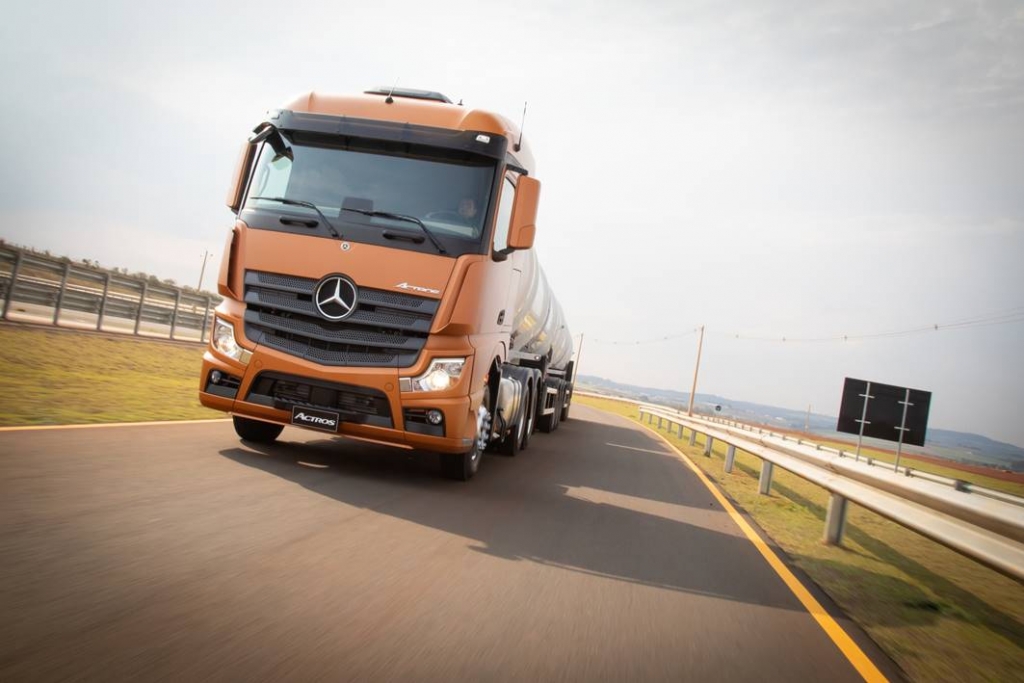 Novo Actros Mercedes-Benz reduz em até 12% o consumo de combustível.