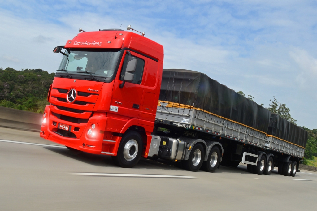 Caminhões Accelo e Atego são atrações da Mercedes-Benz na AgroBrasília.