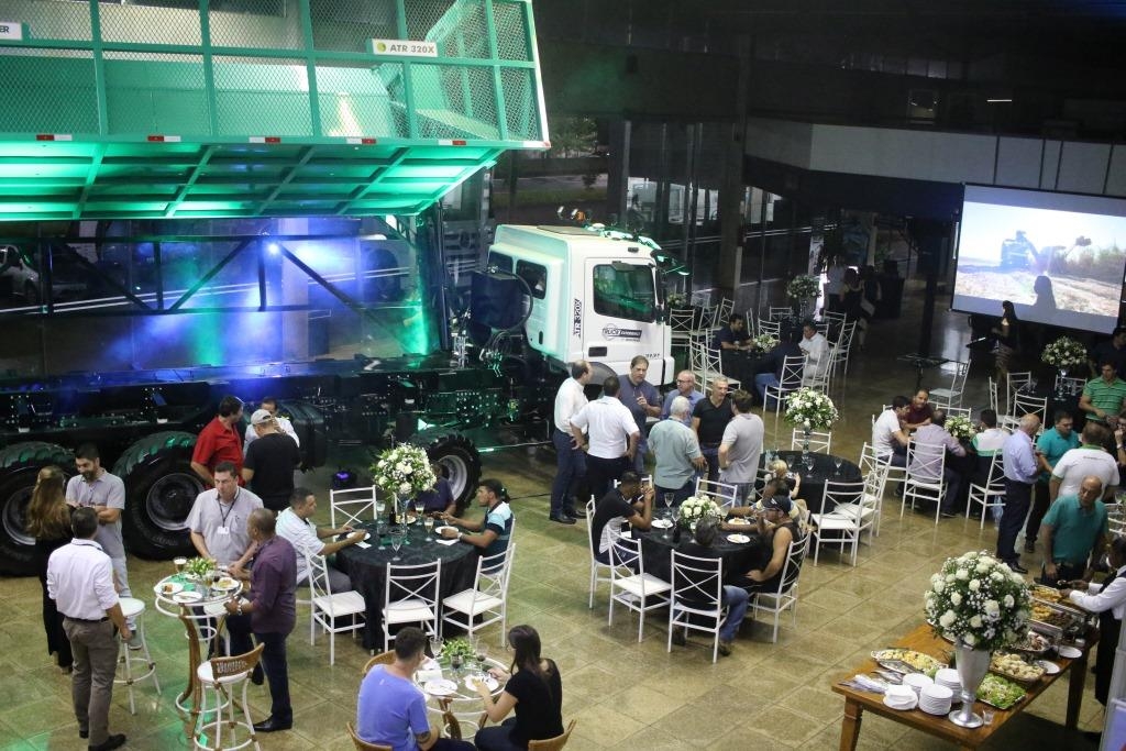 Concessionária Ribeirão Diesel lança caminhão canavieiro Axor 3131.