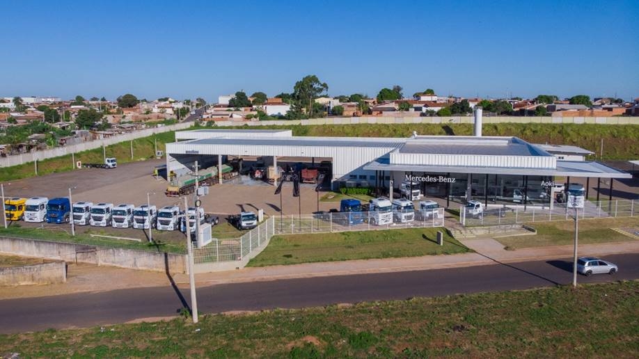 Concessionário Aoki de veículos comerciais Mercedes-Benz está de casa nova em Bauru.