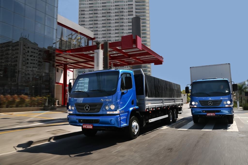 Mercedes-Benz lidera as vendas de caminhões leves.