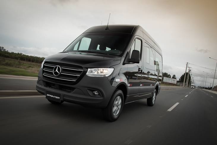 Nova Sprinter revoluciona mobilidade urbana com inovações em segurança e interatividade.