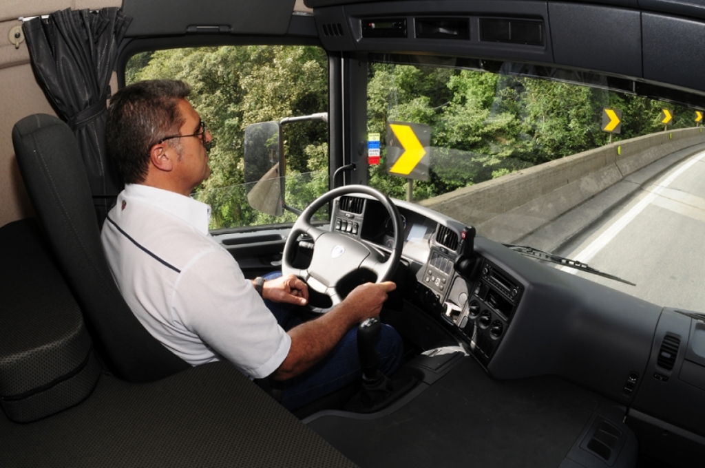 Emprega Transporte reúne currículos de profissionais e oportunidades no setor.