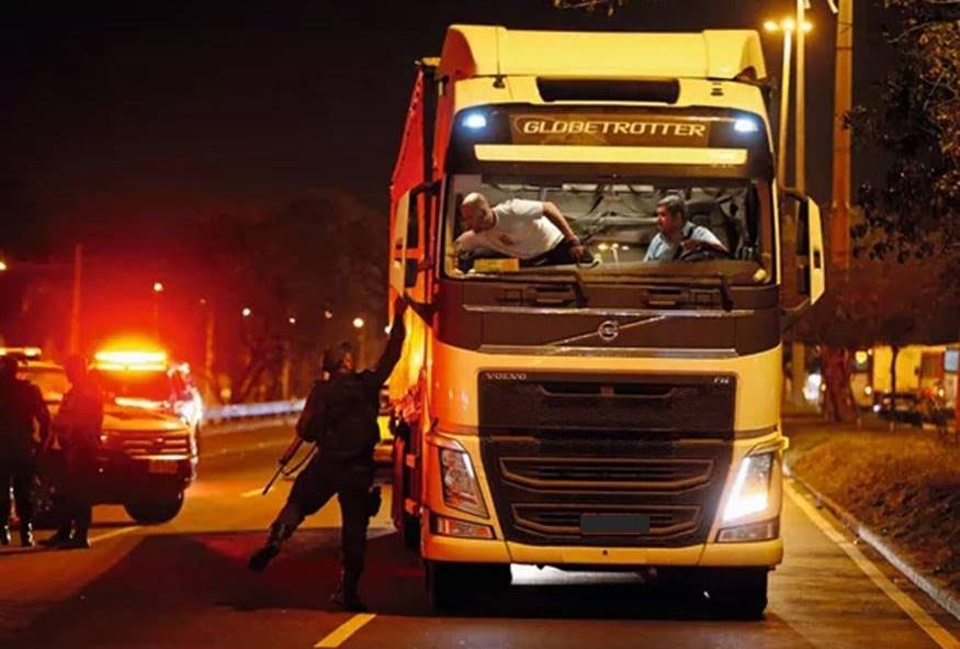 Senado aprova cassação de CNH e regras mais duras para envolvidos em roubo de carga.