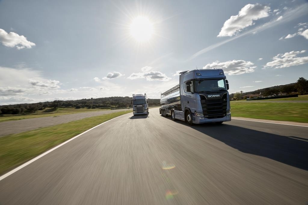Nova geração de caminhões híbridos Scania é lançada na Europa.