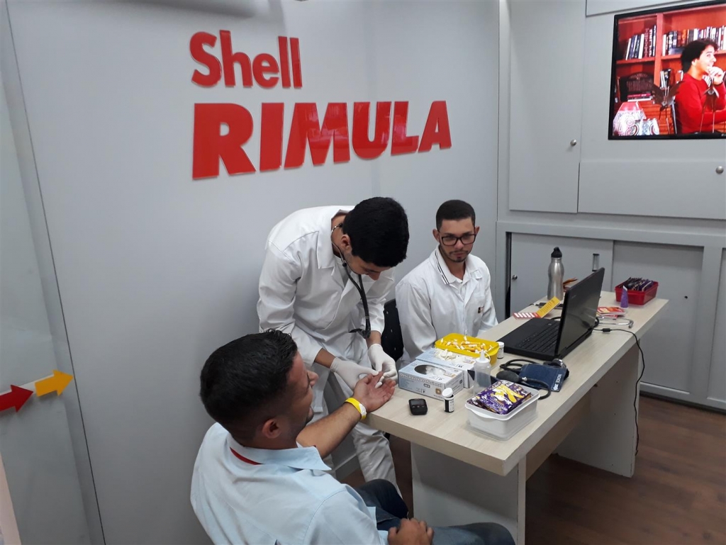 Posto Pé de Boi é palco de ações para caminhoneiros em comemoração do Dia do Motorista.