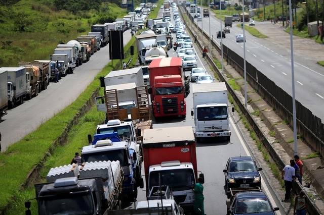 STF suspende multa a transportadoras que não cumprirem tabela de frete.