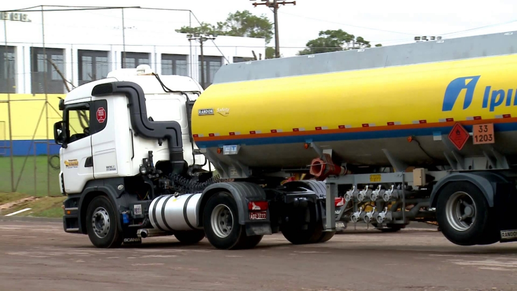 Normas sobre transporte de combustíveis no RS é questionada por Federação.