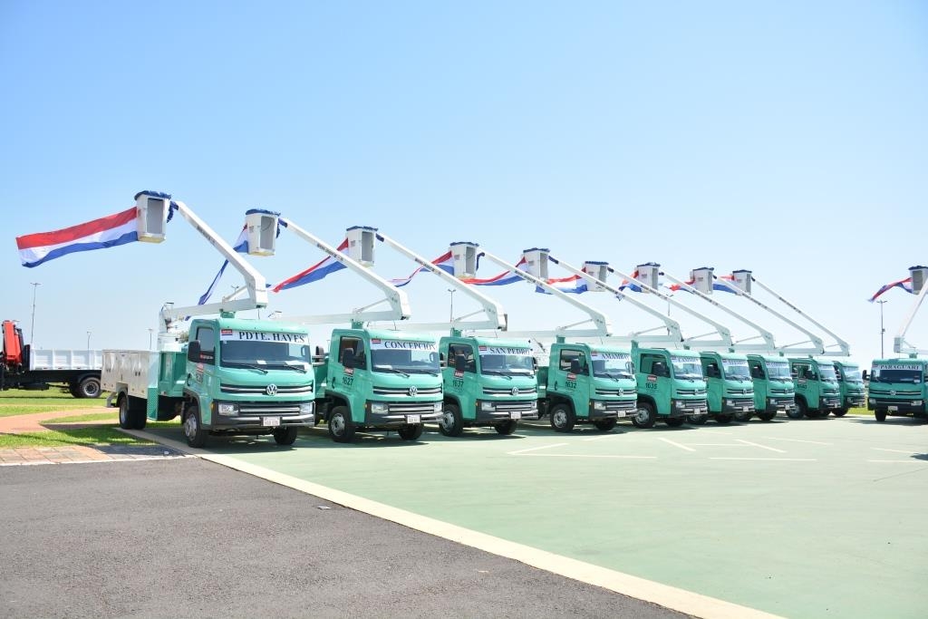 Volkswagen vende 21 caminhões no Paraguai com implementos eletrecitários.