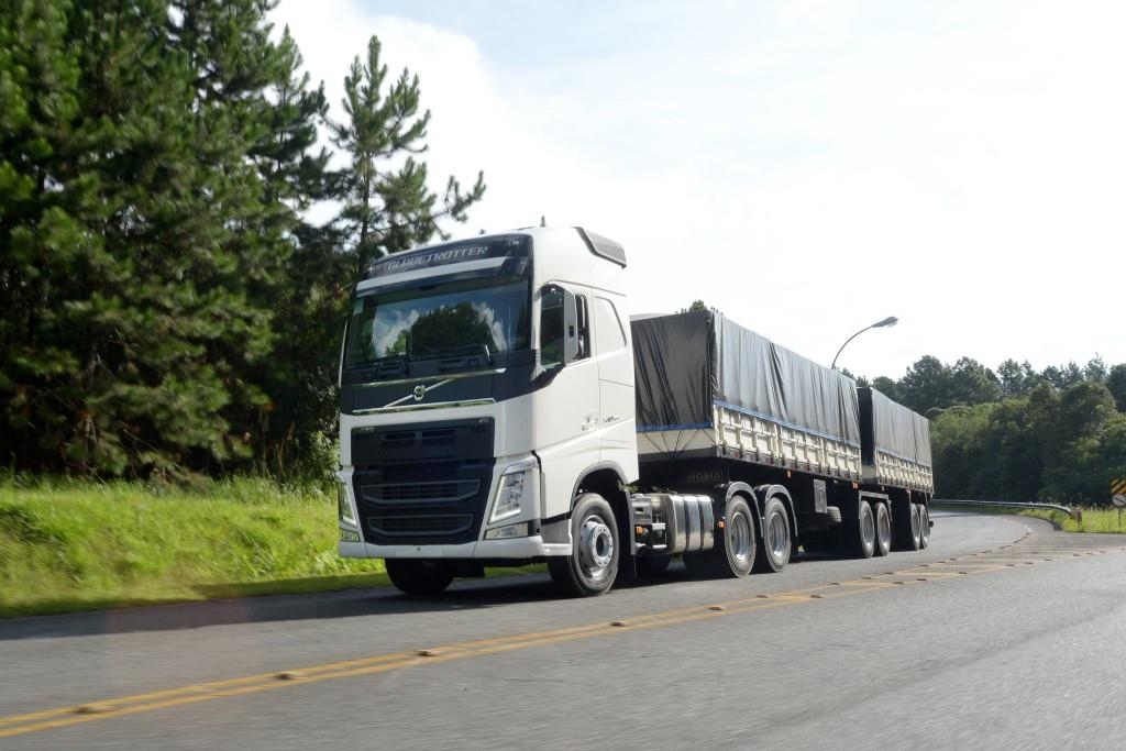 Caminhão Volvo FH recebe prêmio Top of Mind do Transporte.