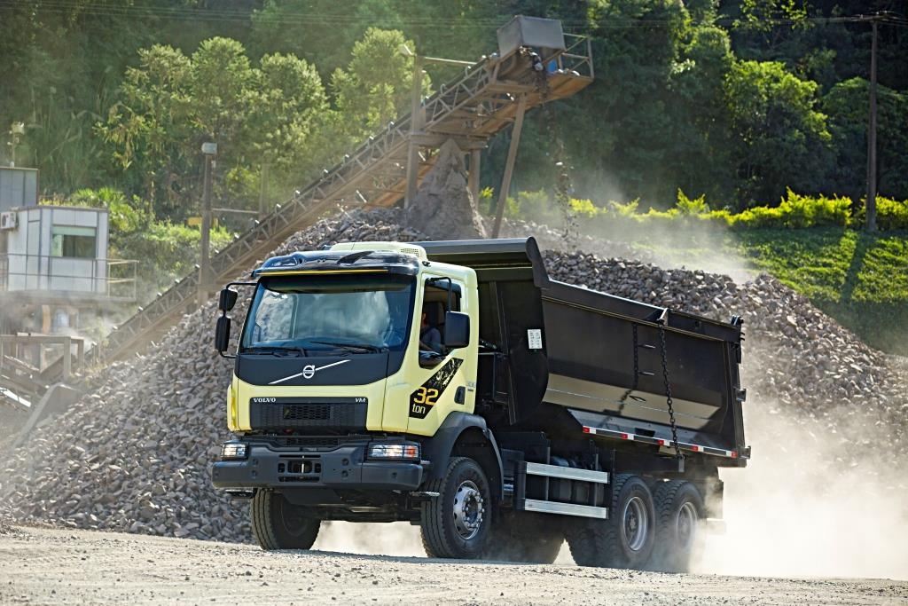 Volvo destaca caminhões FMX e VM na feira M&T Expo 2018.
