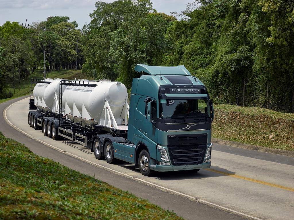 Caminhões Volvo FH e FMX ganham prêmio Best Truck em duas categorias.