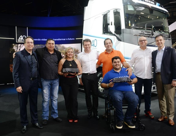 Consórcio Volvo sorteou dois caminhões: um FH da série 40 anos e um VM 6x2 270cv.