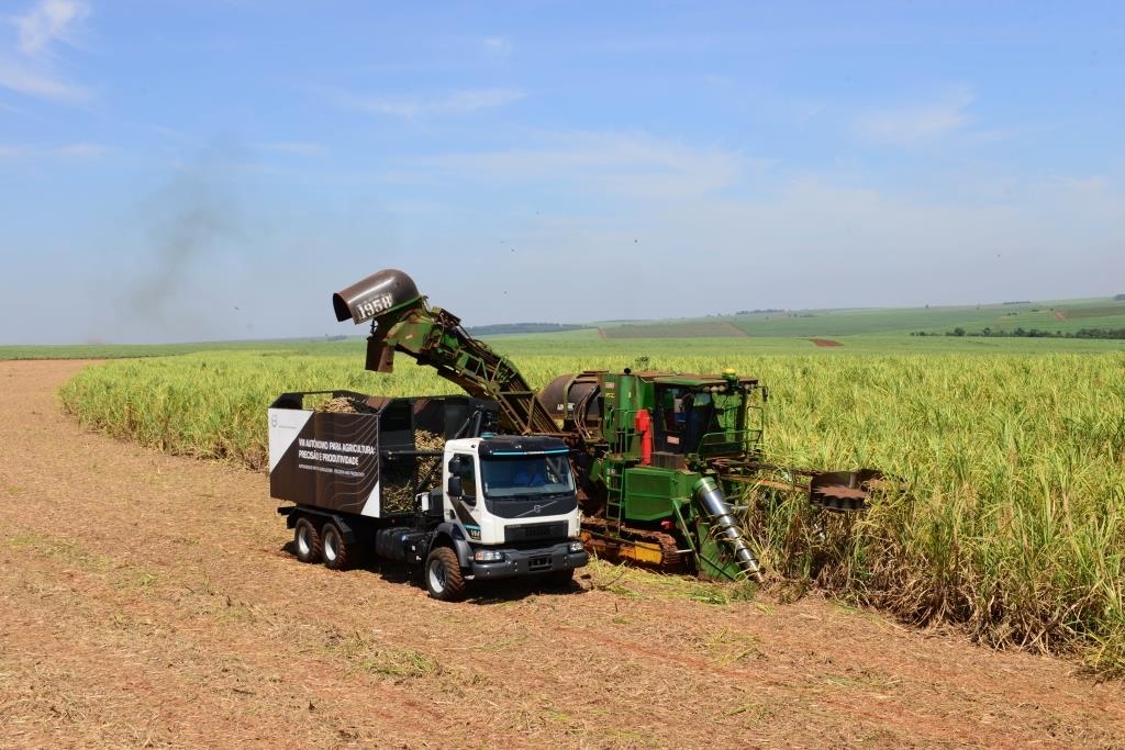 Primeiras unidades do caminhão Volvo com tecnologia autônoma são entregues.