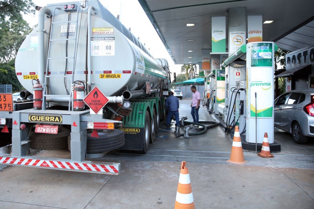 Em um ano, preço do diesel ficou 5% mais caro para o brasileiro, revela Índice da Ticket Log.