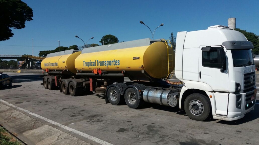 Petrobrás estuda nova política de reajustes do diesel após o fim do subsídio do governo.