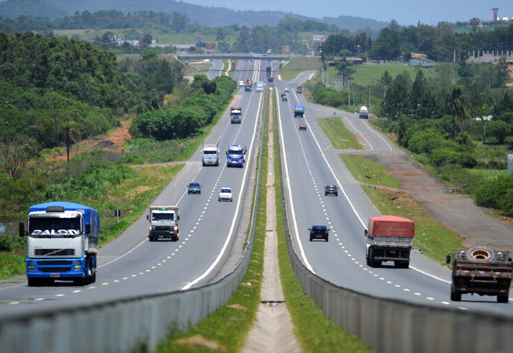 Vem aí mais praças de pedágio: ANTT abre audiência pública para concessão rodoviária no RS e em SC.