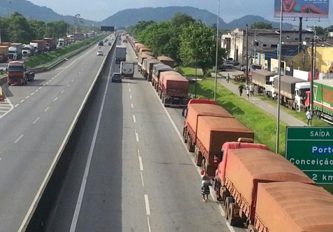 Falta de motoristas afeta 30% das transportadoras do Porto de Santos