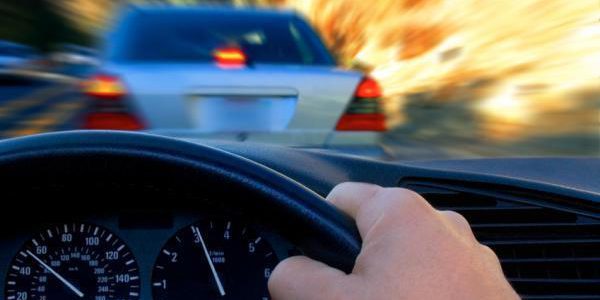Dirigir envolve mais riscos além da fadiga e do sono ao volante.