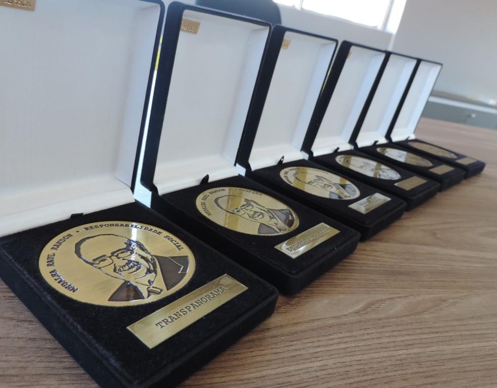 Empresas Randon entregam Medalha Raul Randon a parceiros em evento especial dos 70 anos.
