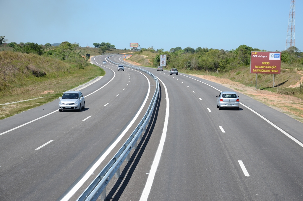 Início da instalação da divisória de pistas na Vialagos mais segurança na rodovia