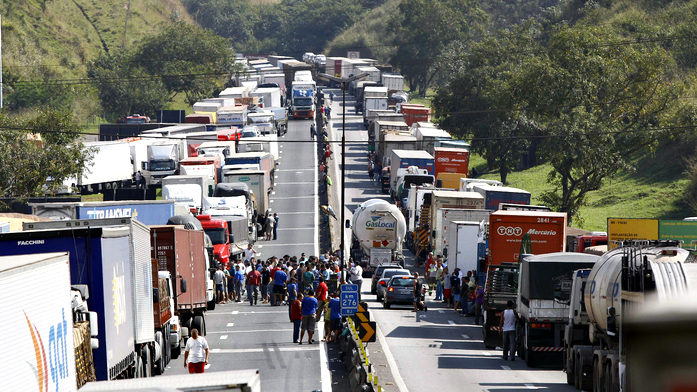 Confusão com a tabela de frete dos caminhoneiros.