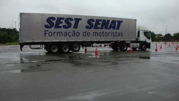 Escola de Motoristas Profissionais do SEST SENAT oferece capacitações gratuitas.