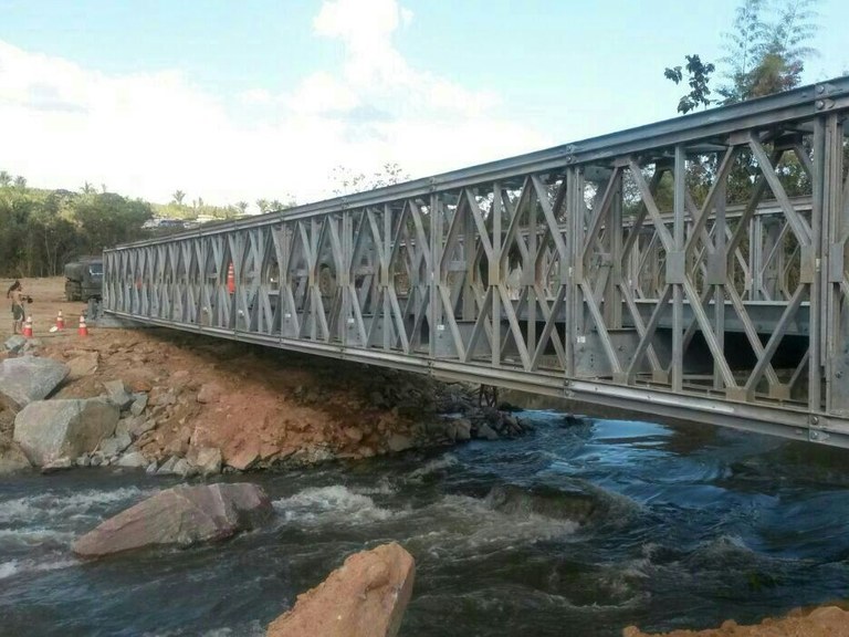 Para assegurar trafegabilidade na BR-163/PA, DNIT desloca ponte móvel metálica.