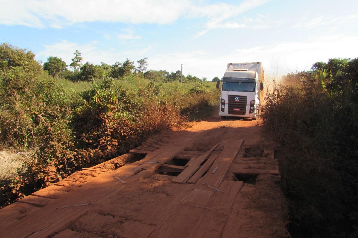 Construção de 300 pontes deve melhorar o escoamento de grãos em Mato Grosso.