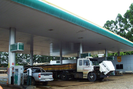 Preço do diesel cai e gasolina sobe.