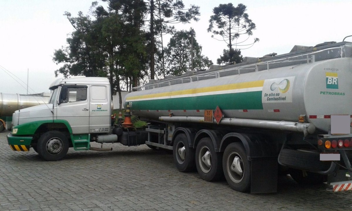 Cai preço dos combustíveis - Petrobras anuncia redução no preços do diesel em 5,8% e da gasolina em 2,3%.