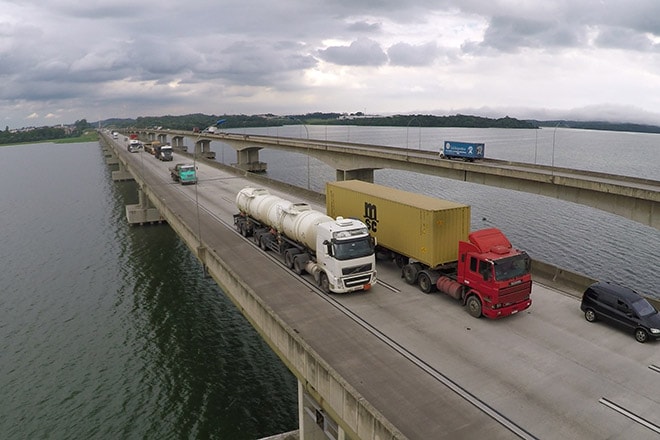 Ritmo de demissões desacelera no setor de transporte e logística.